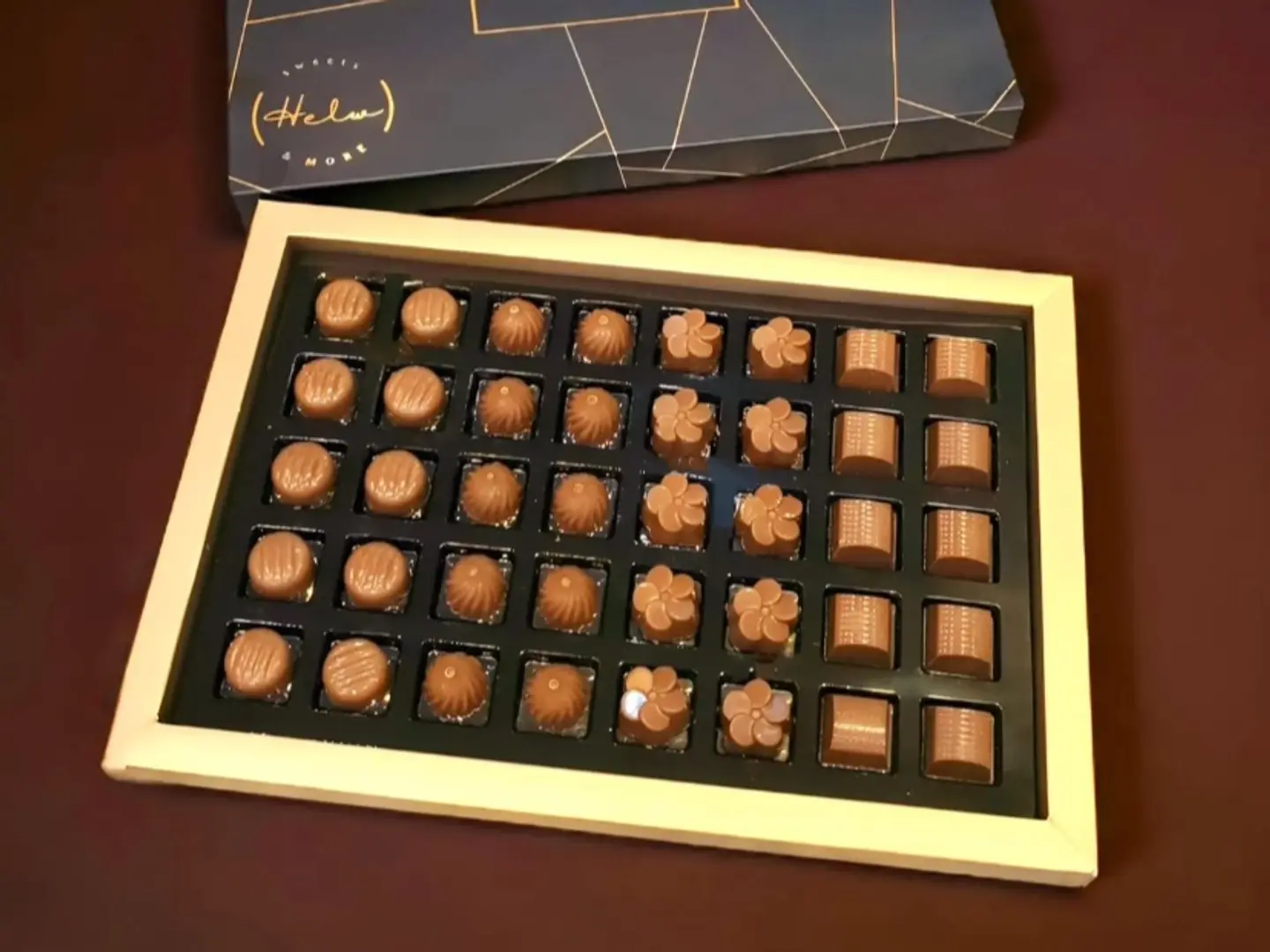 بكس موكا شوكلت بحشوات مختلفه