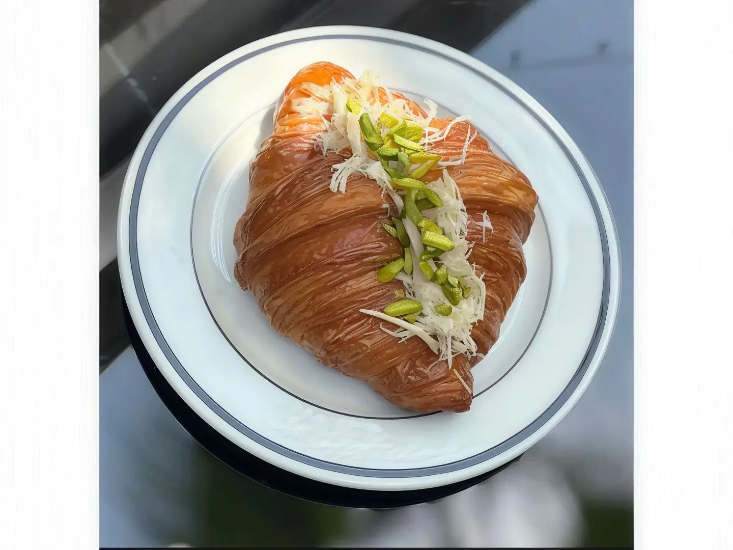 كرواسون جبنة وحلاوة