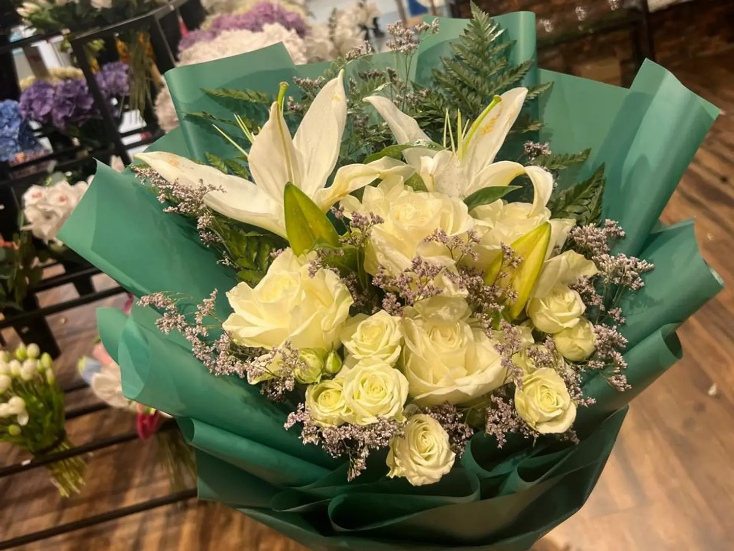 Elegant White Mixed Flowers Bouquet
