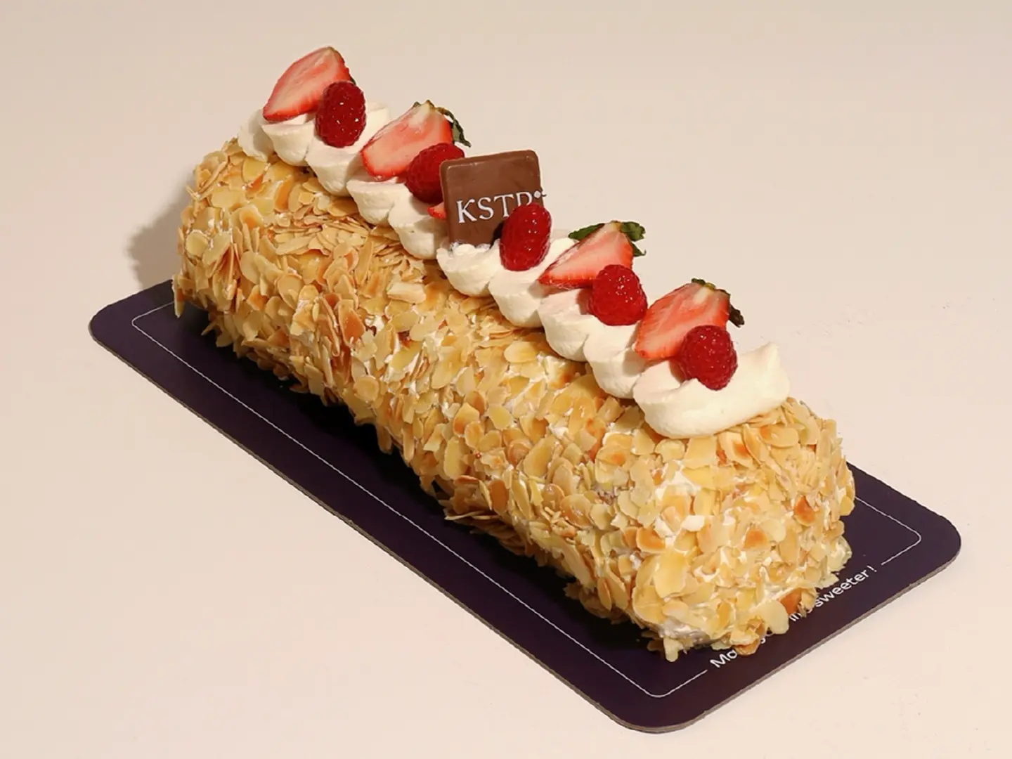 Vanilla& Berry Swiss Roll