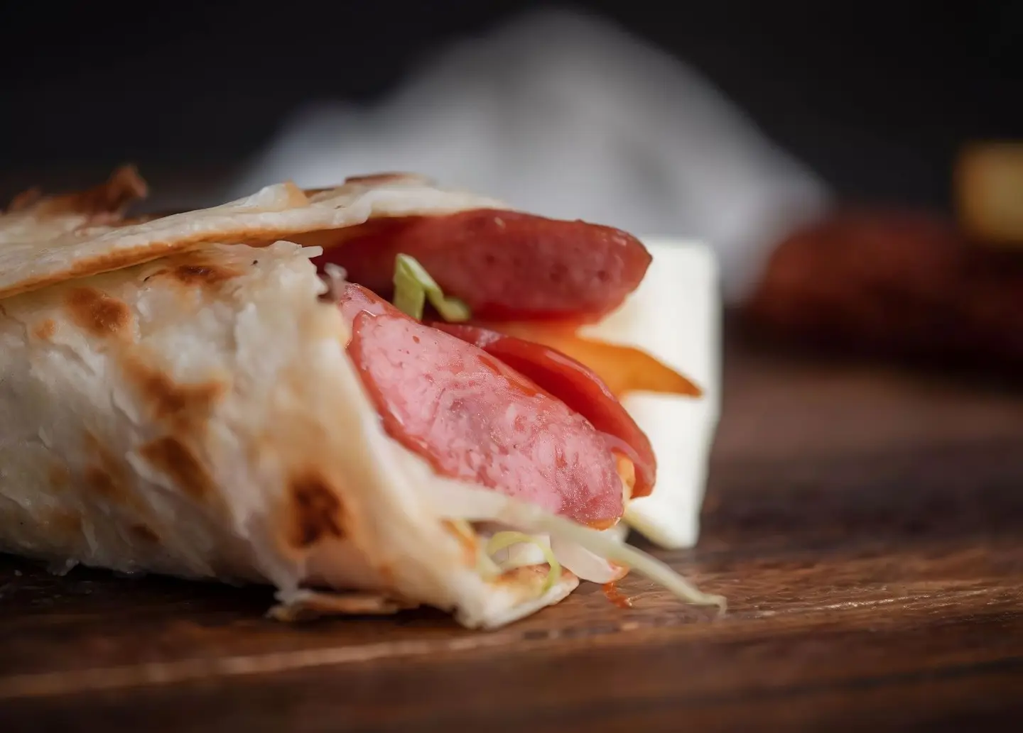 شباتي خبز على الصاج نقانق جامبو