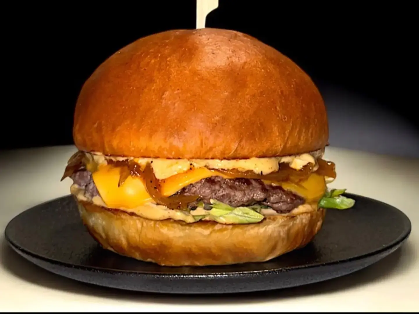 برجر لحم مشروم مع وجبة