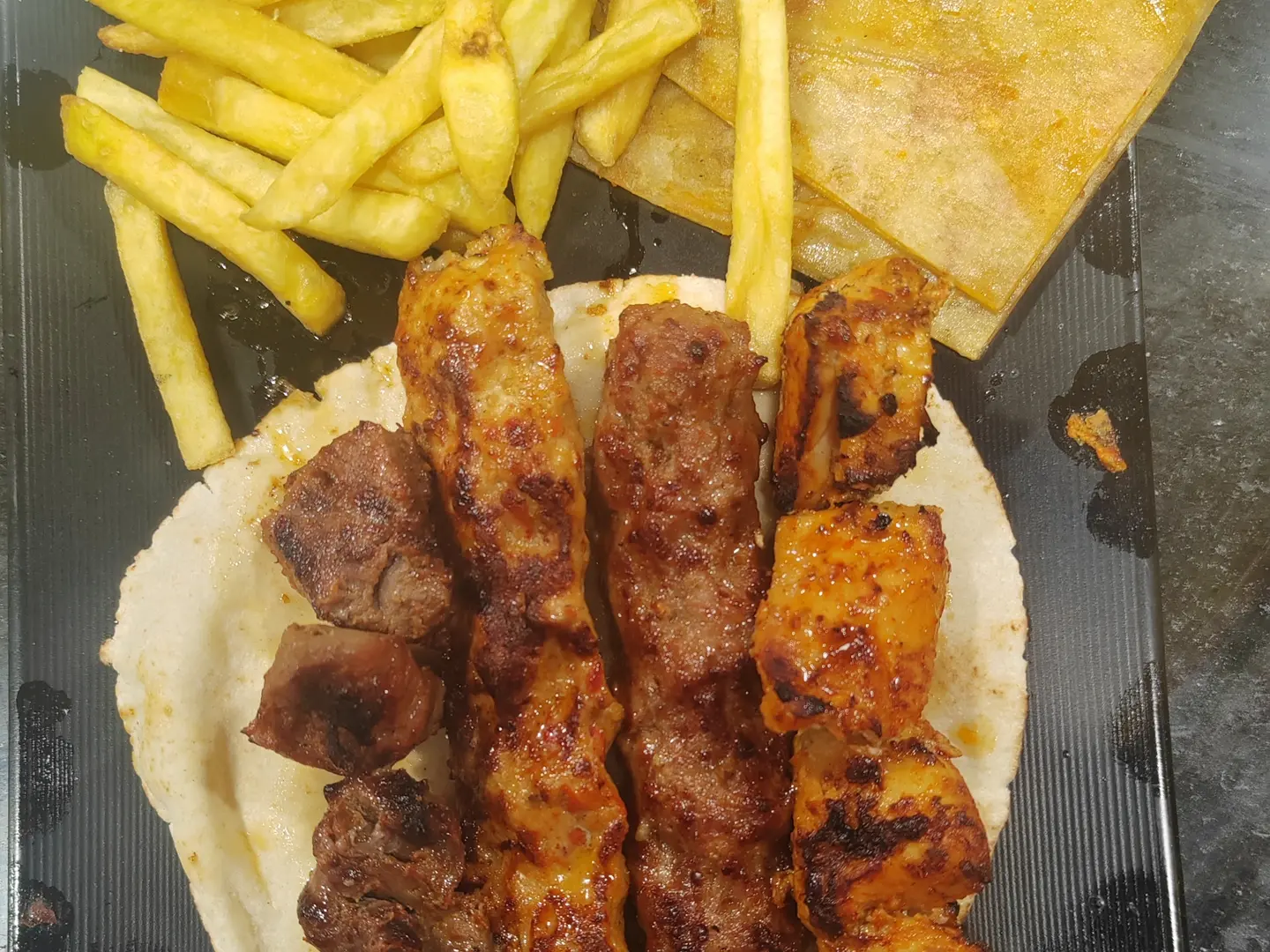 طبق 4 أسياخ مشوي مشكل