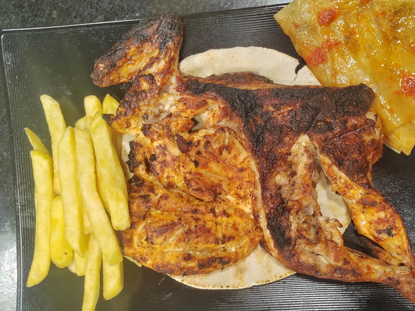 دجاجة مشوية كاملة