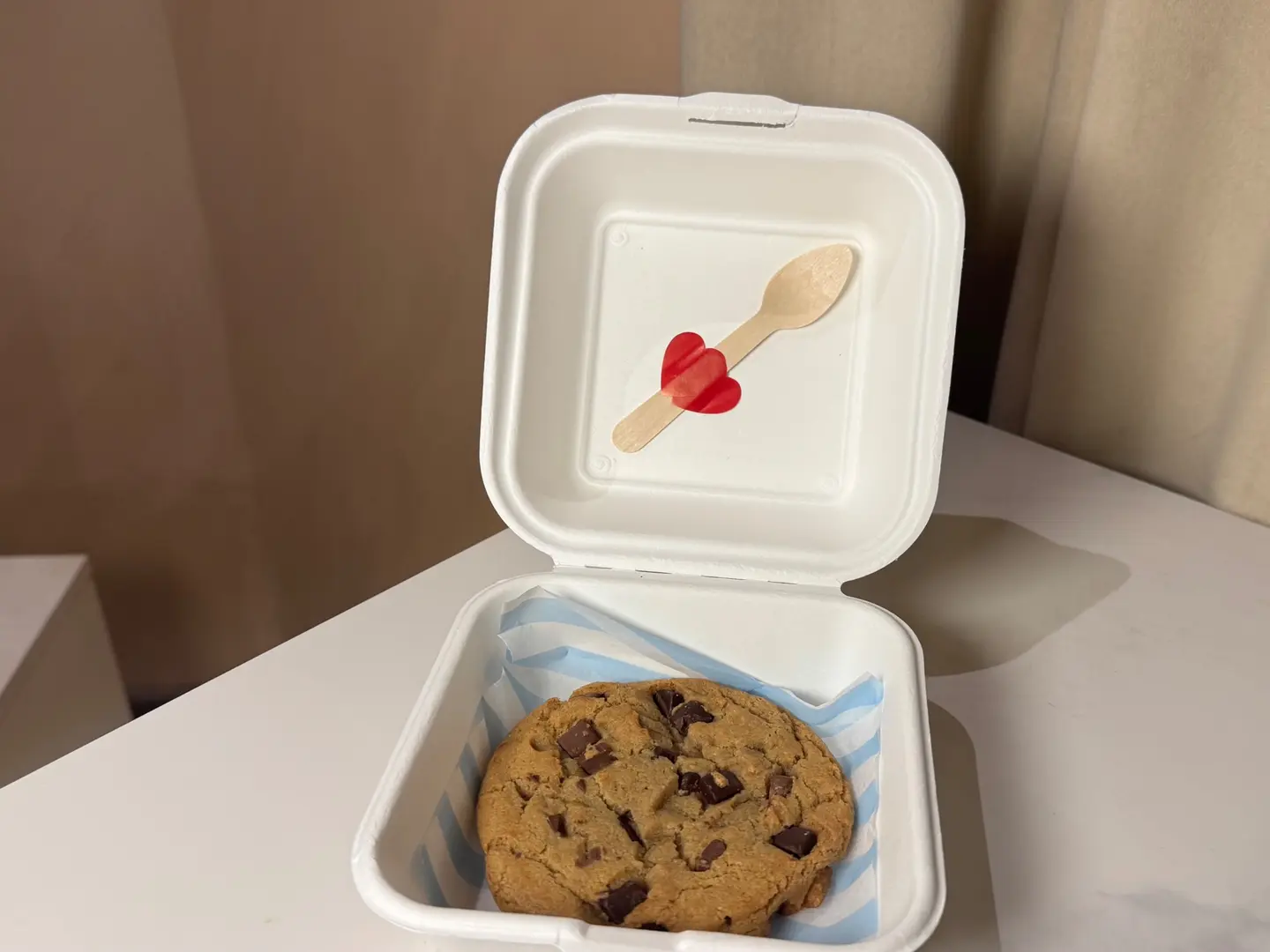 كوكيز بقطع الشوكولاتة