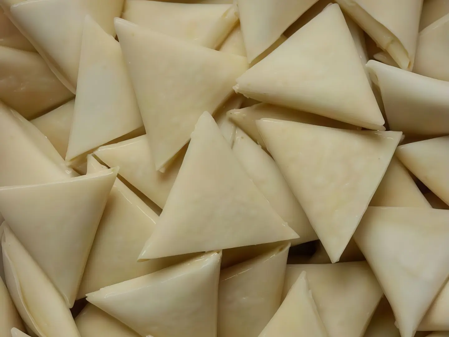 Box Of Cheese Samboosa With Liquid Cheese