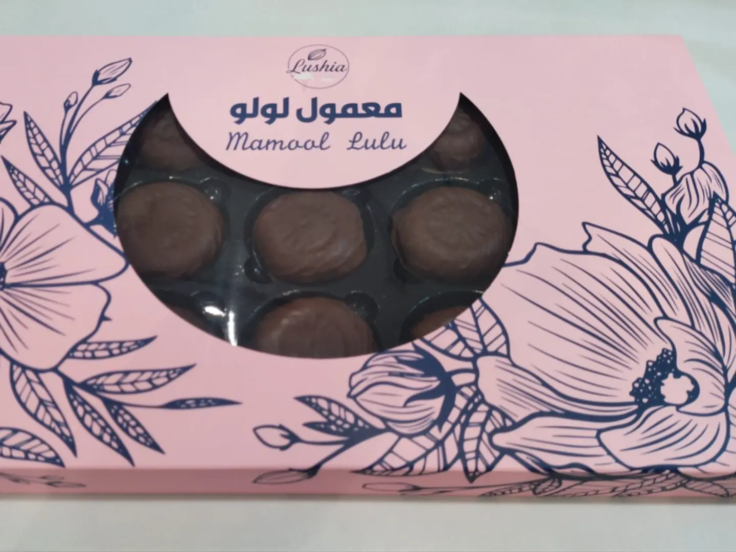 بوكس معمول بالتمر مغطس بالشكولاتة