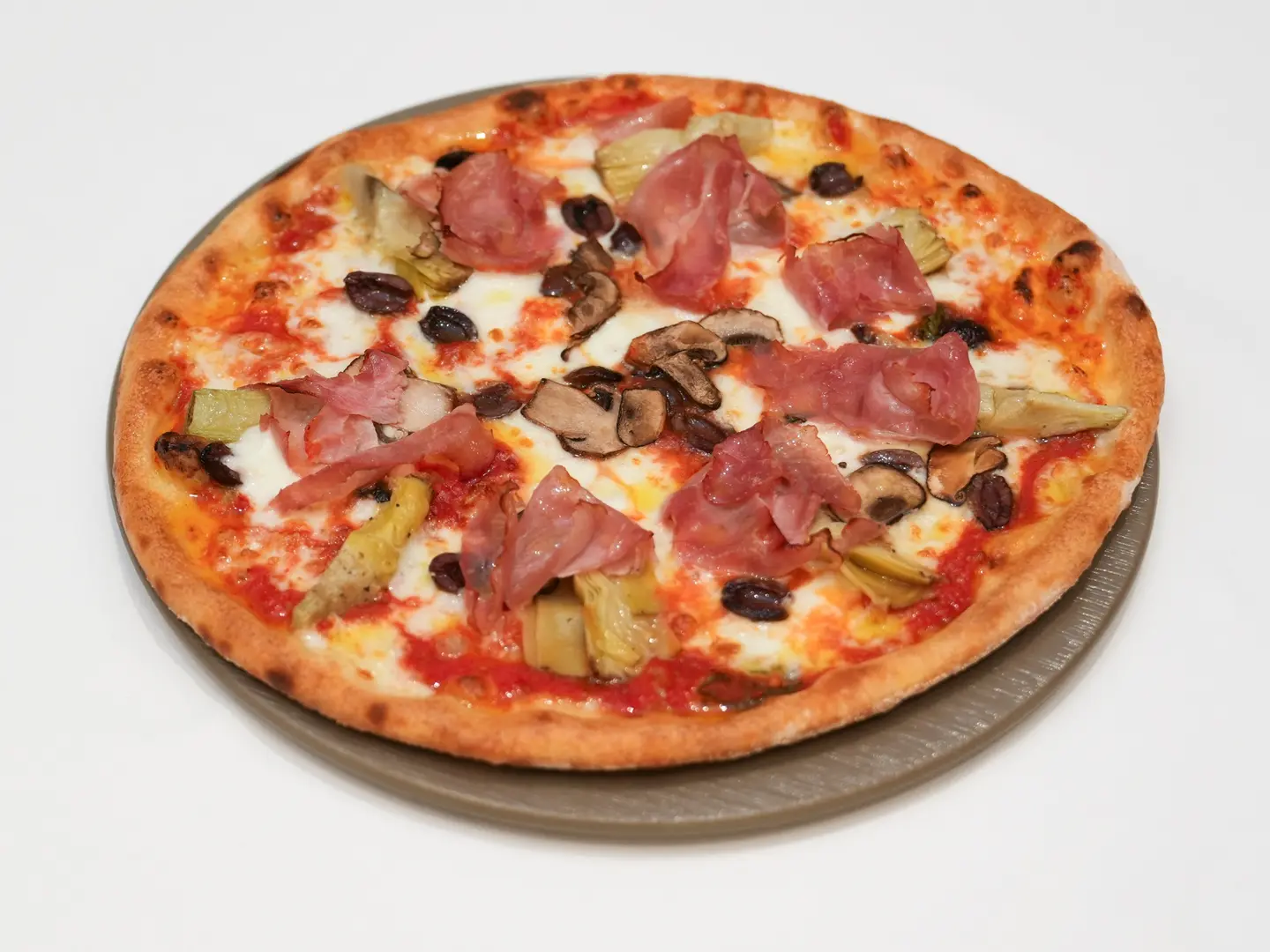 بيتزا كابريتشيوزا