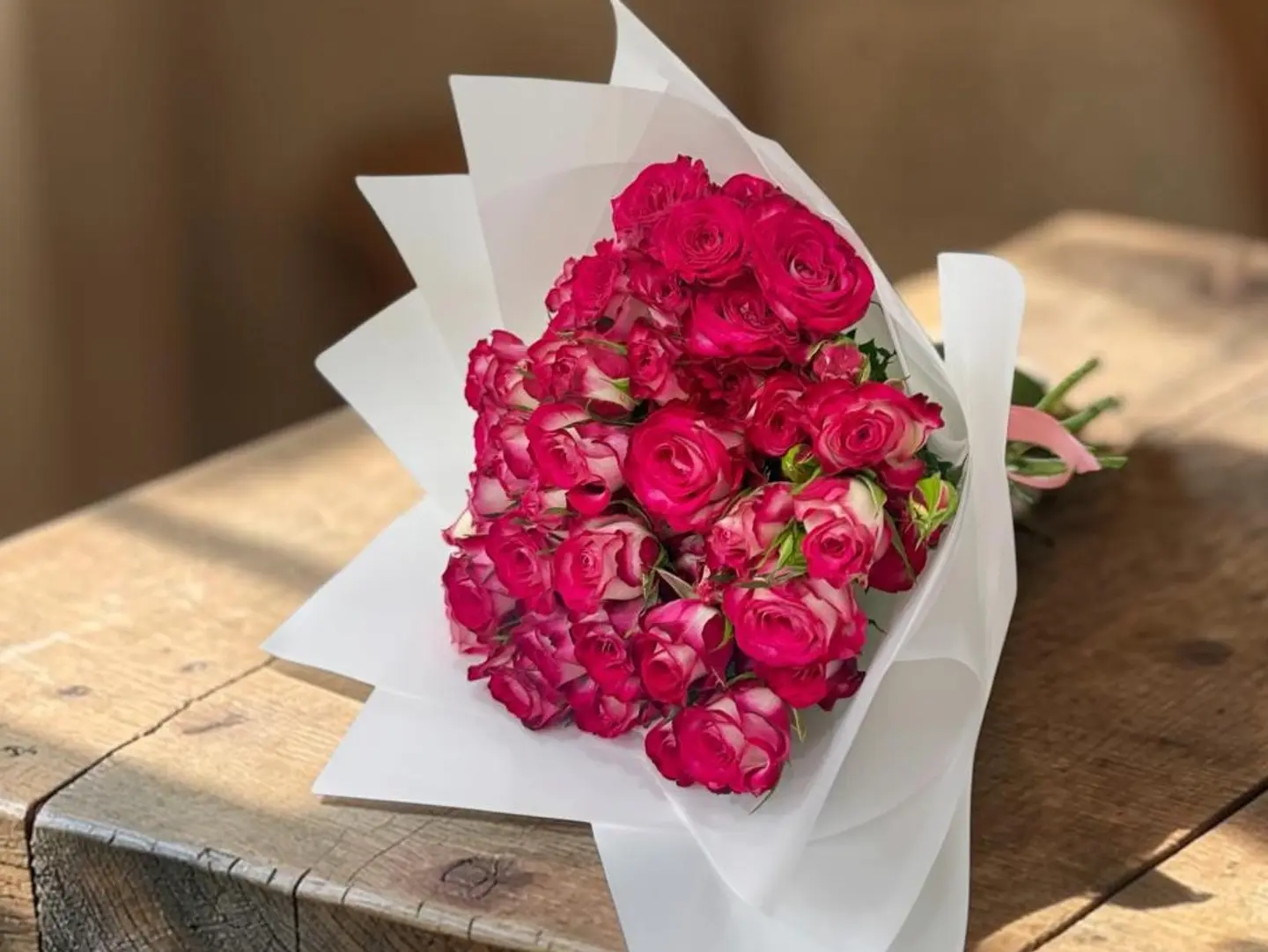 ورود بيبي روز جميلة بلون الفوشيا الوردي