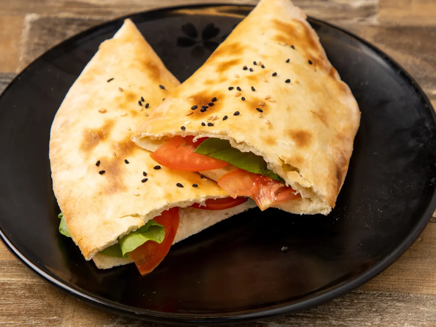 Halloumi Cheese With Arugula And Tomatoes
