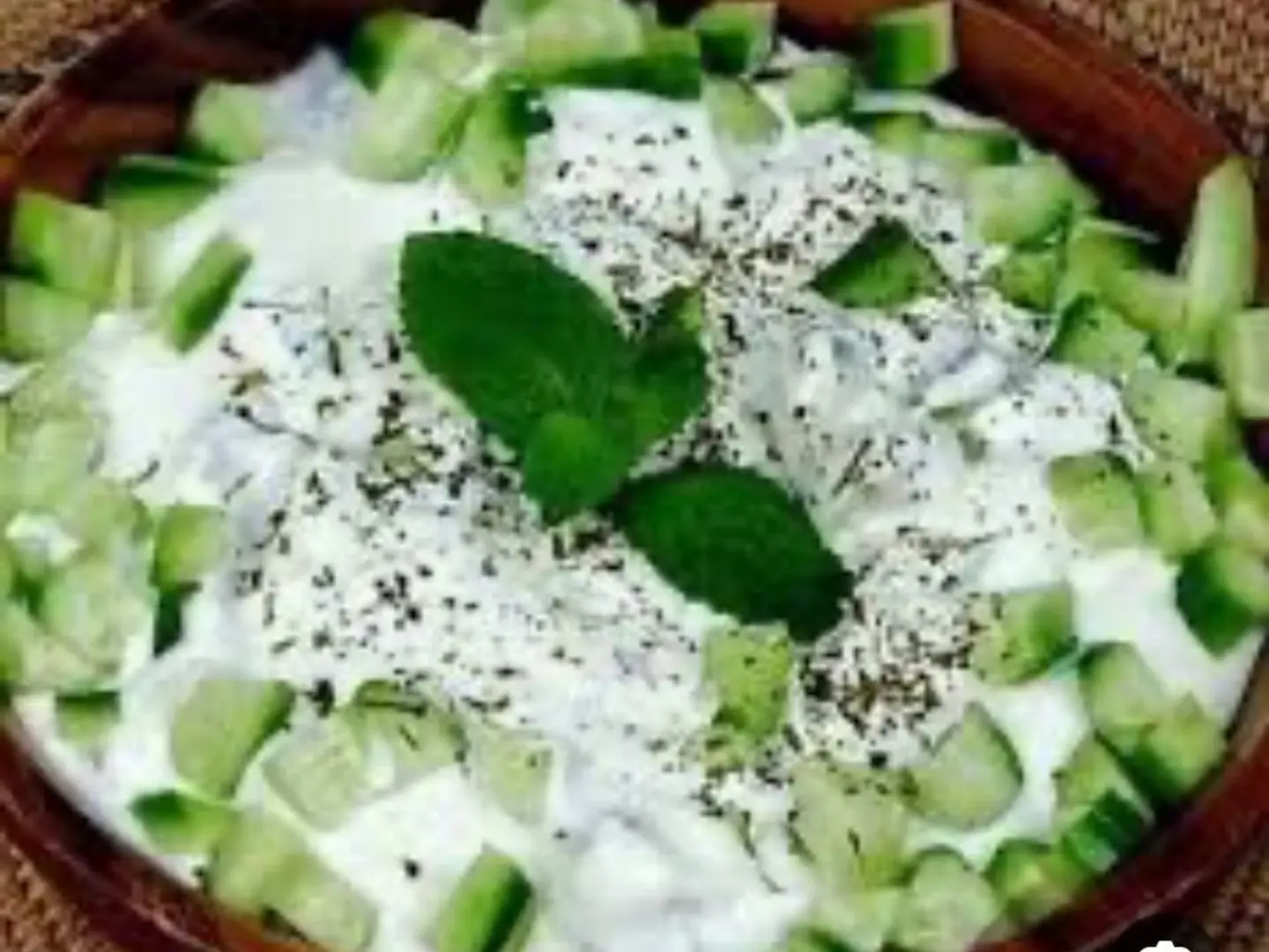 سلطه لبن بالخيار