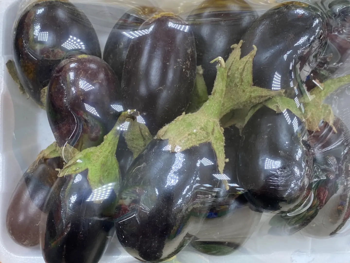 بذنجان مكدوس اسود صحن