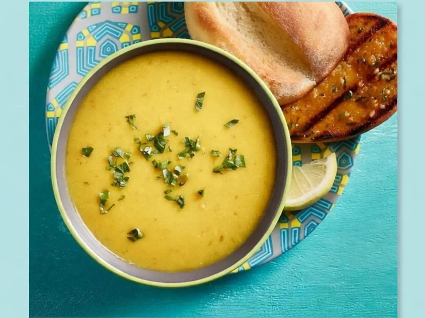 Peri Peri Soup & Garlic Roll