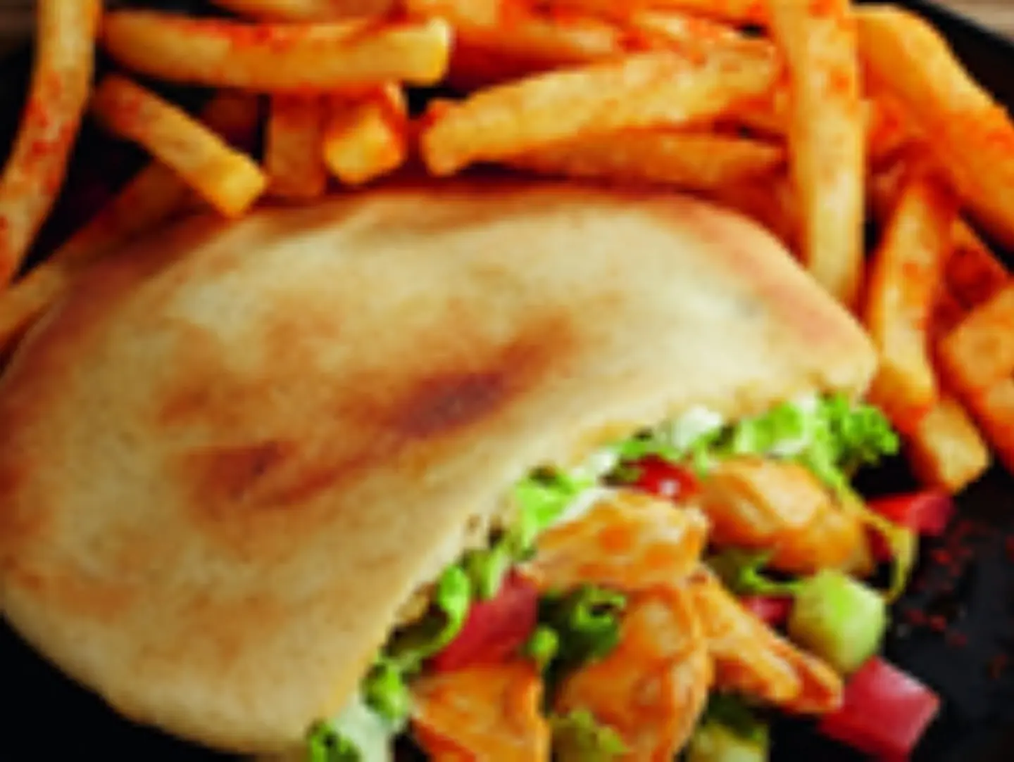 الفيتا والافوكادو المهروسه و ١ طبق جانبي