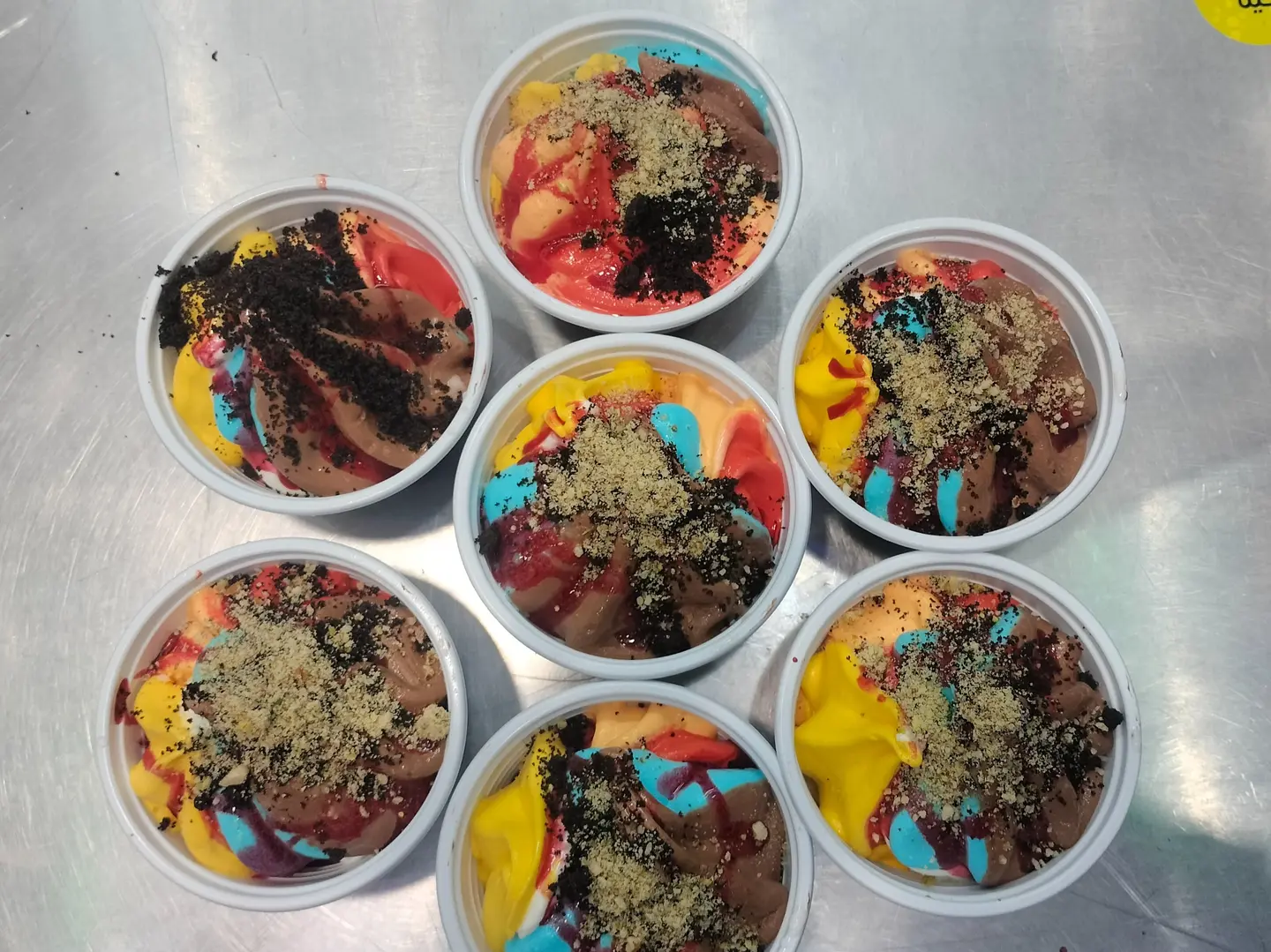 كوب صغير من الآيس كريم