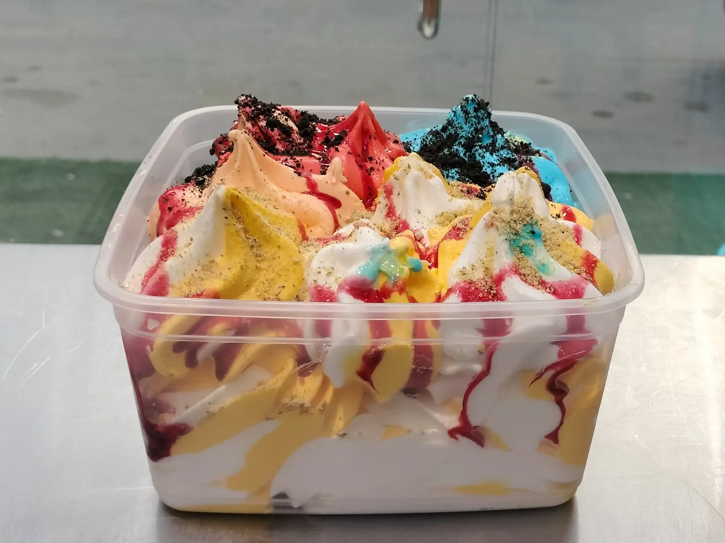 عرض خاص1.5 لتر من الآيس كريم مع 15 قطعة بسكويت سادة