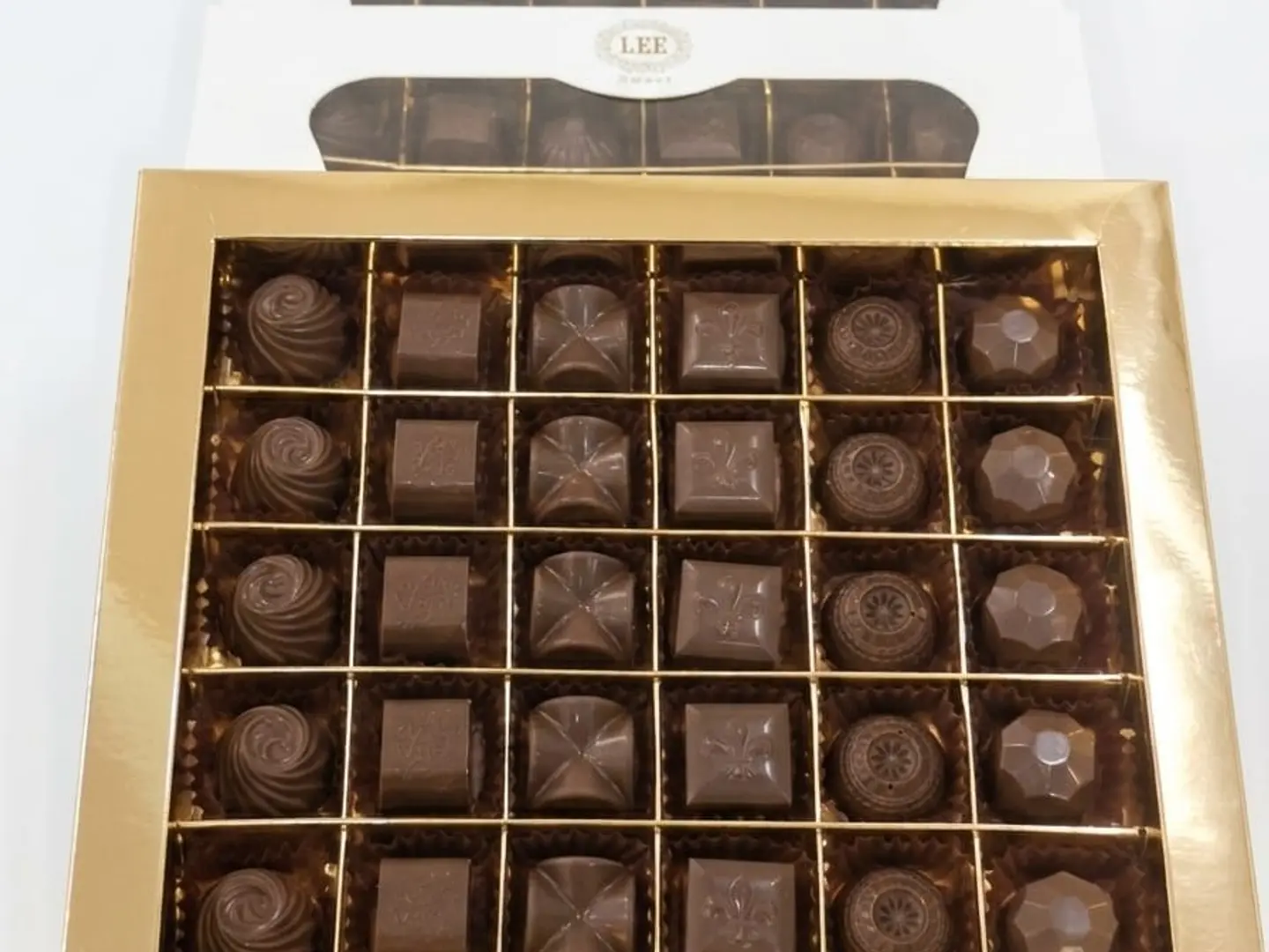 بوكس مربع أبيض مكشوف