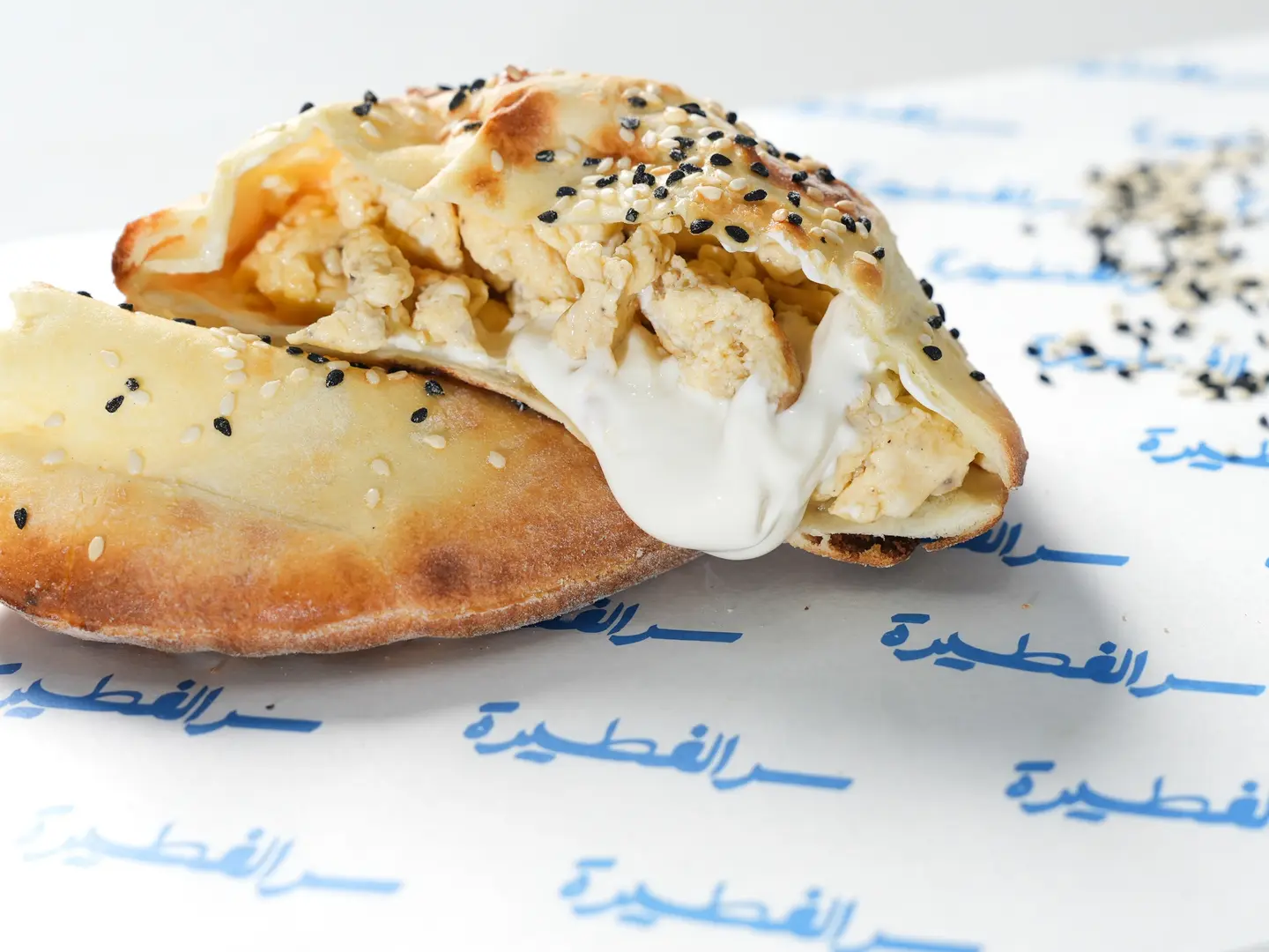 مدور بيض مقلي جبن