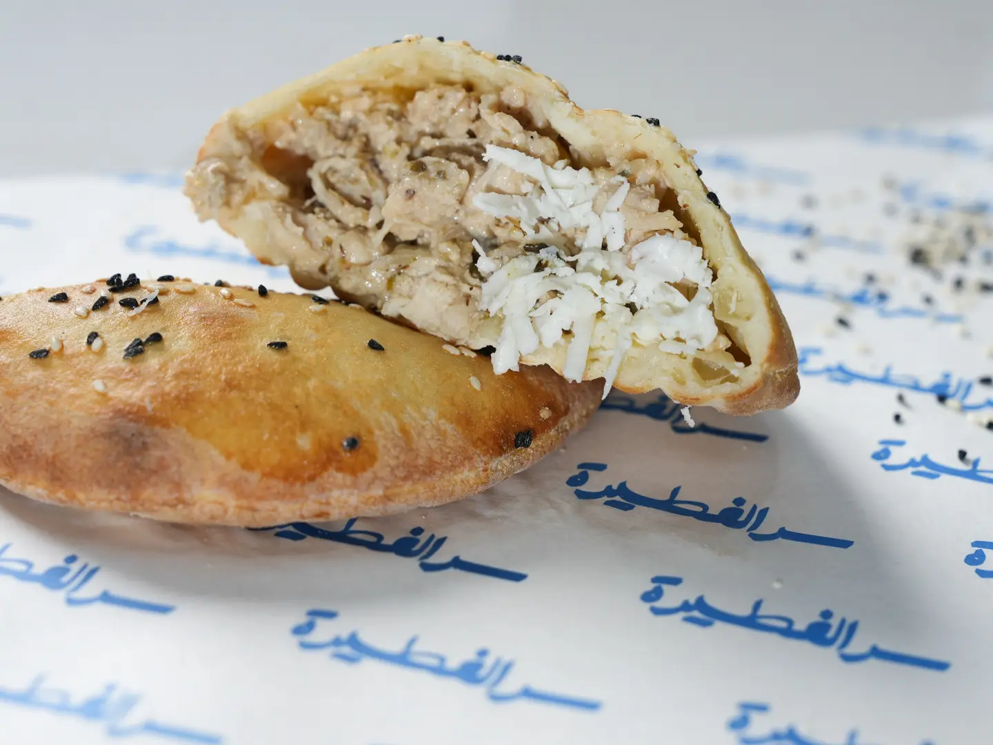 مدور دجاج خضاروجبن