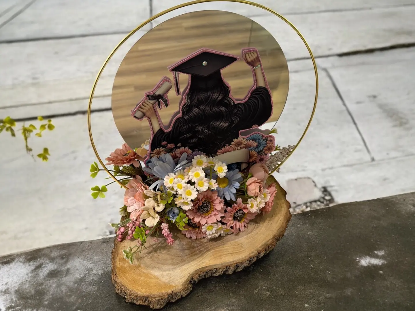 مجسم تخرج (تخرجنا )