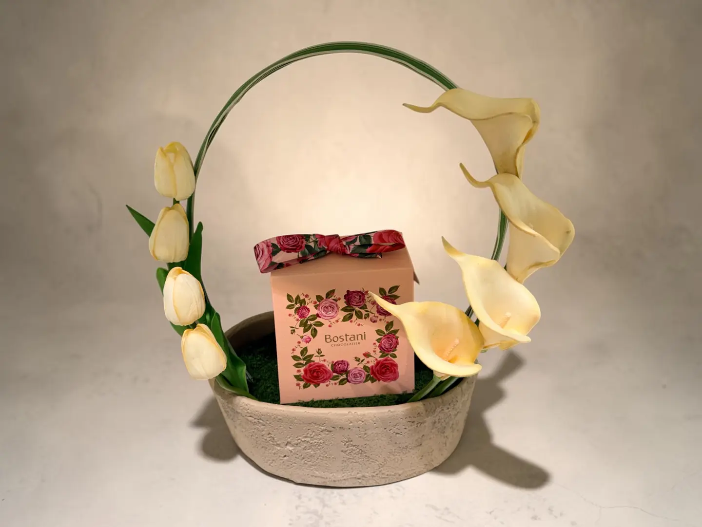 Delicate Tulip Ring With Bostani Chocolate