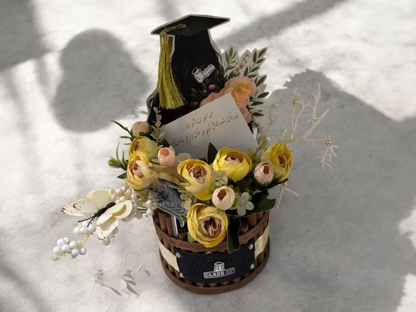 سلة تخرج أنيقة صغيرة