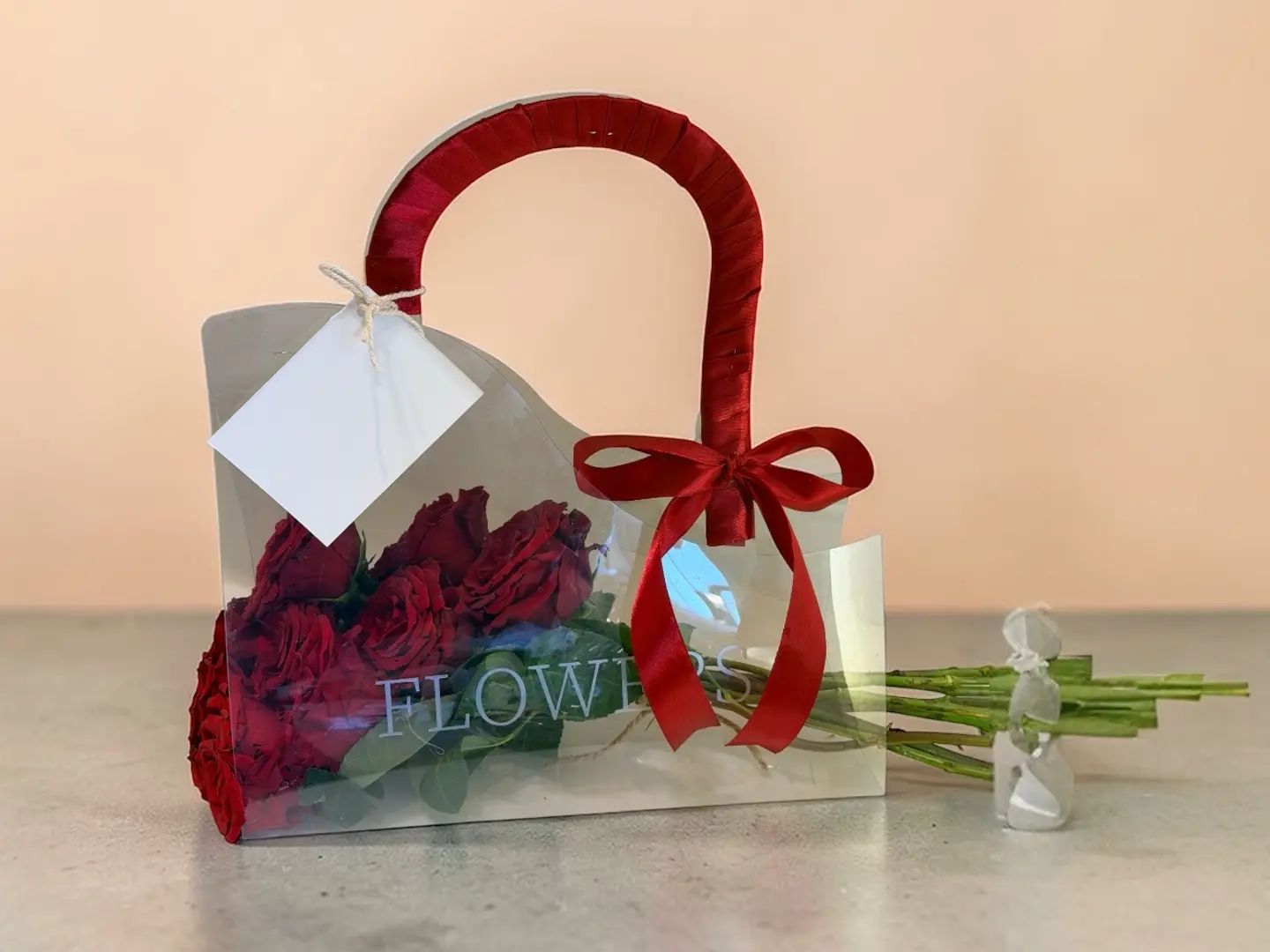 سلة الورد الشفافة