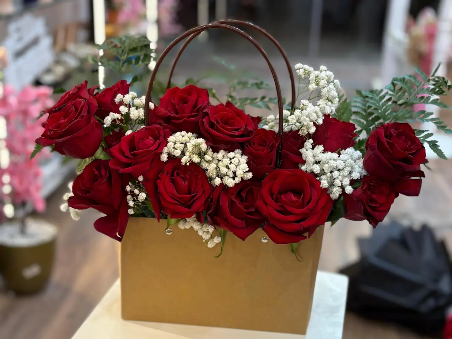 حقيبه ورد احمر جوري مع فيلا جبسو