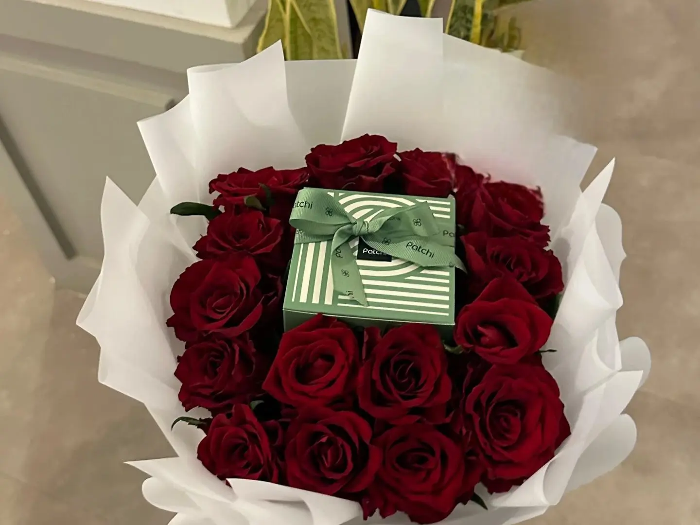 شوكلاته باتشي مع ورد احمر