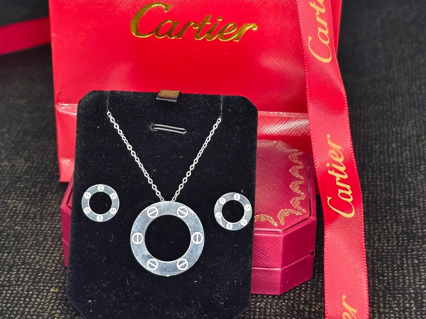 سلسل كارتير مع حلق رقم الطلب ٧٨٩