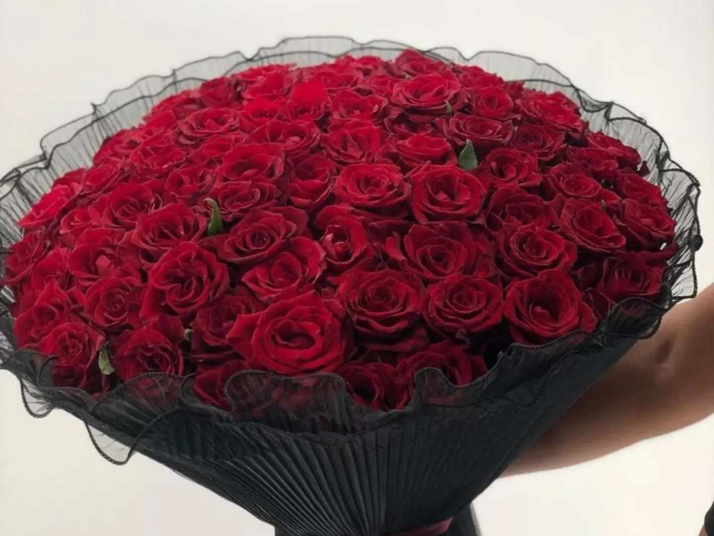 بوكيه ورد احمر تقليف قماش رقم الطلب ٩٢٢٩