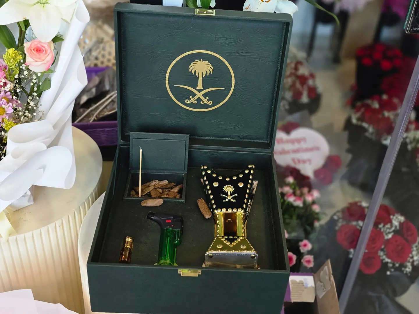 بوكس الراقوكس الراقي (اوقيتان عود مروكي محسن درجة اولي و توله دهن ورد و ولعه اصليه )