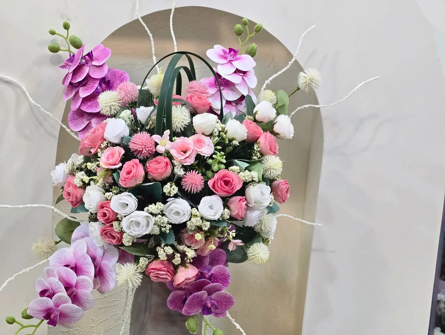 Vase With Artificial Flowers Order Number 877897