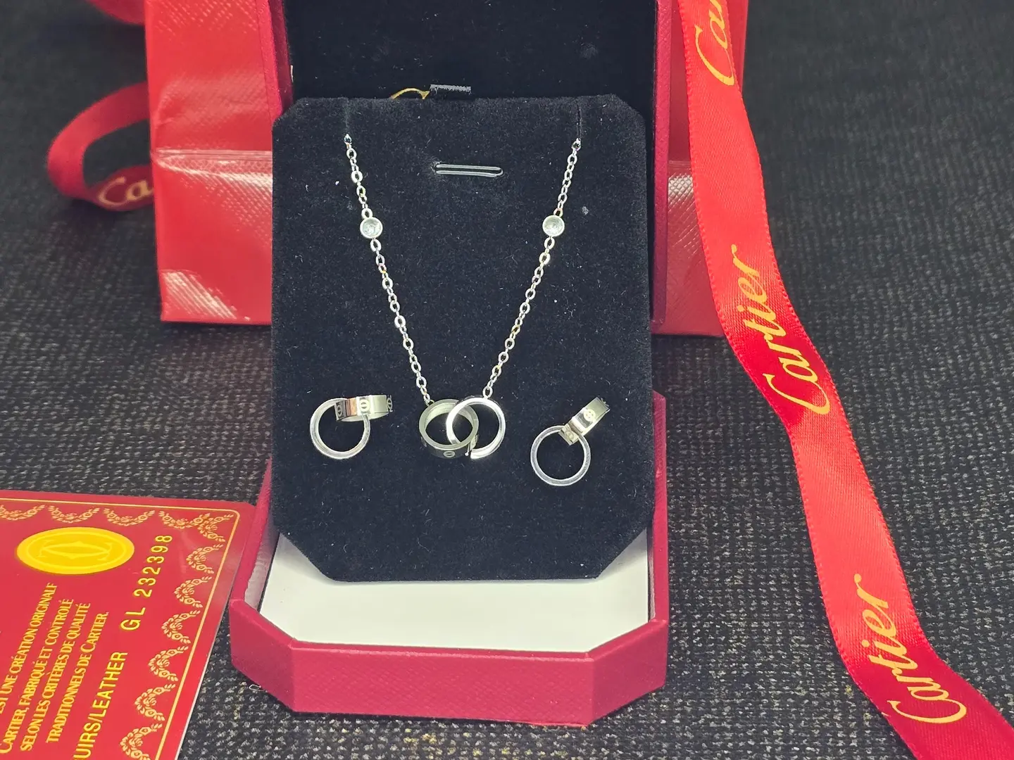سلسل مع حلق كارتير رقم الطلب٧٨٧