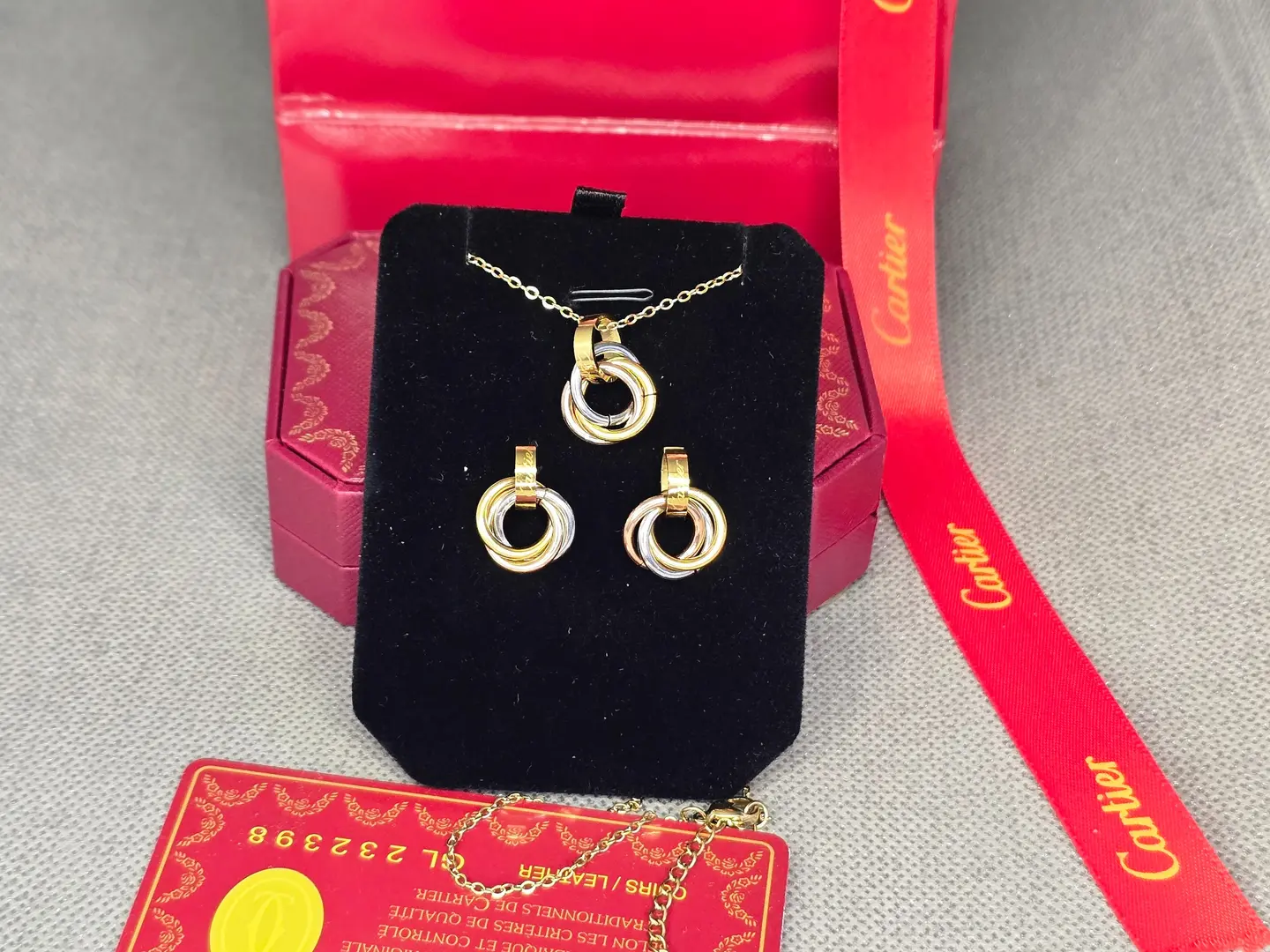 سلسل كارتير مع حلق رقم الطلب ٢٢٢٣