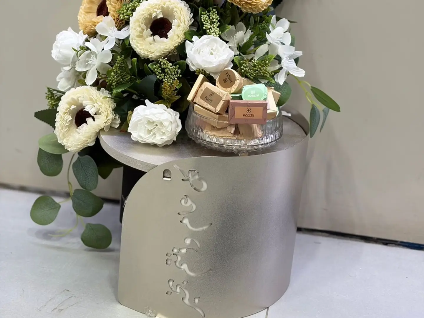 ديكور مع ورد وشوكلاته