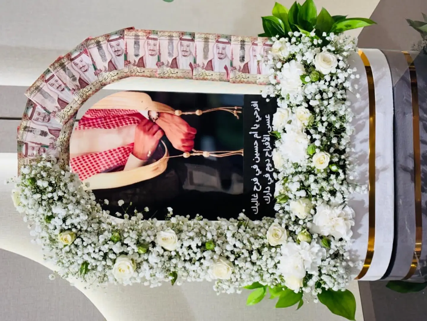 استاند عريس ورد طبيعي