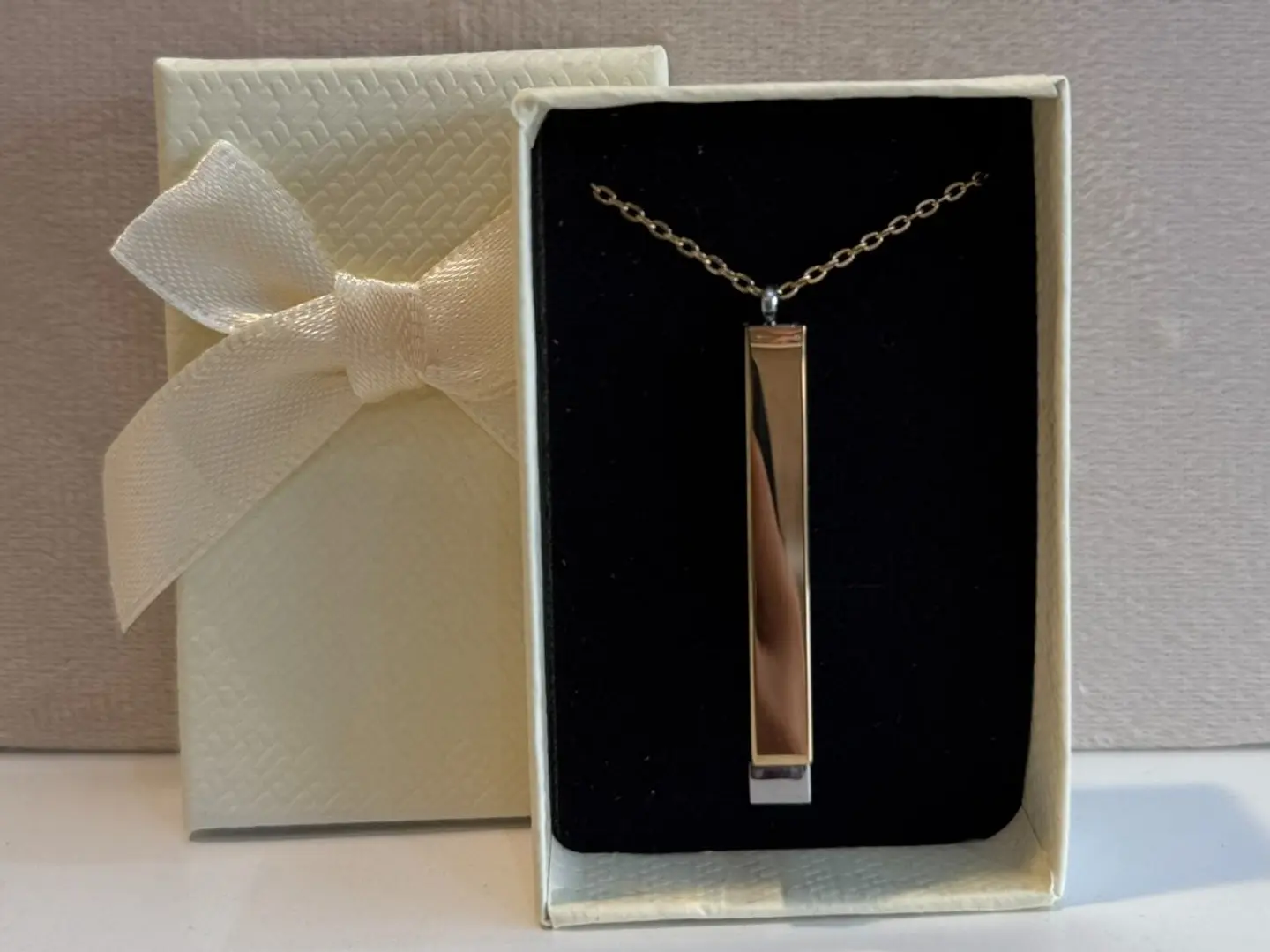 سلسال مميز بالون الذهبي