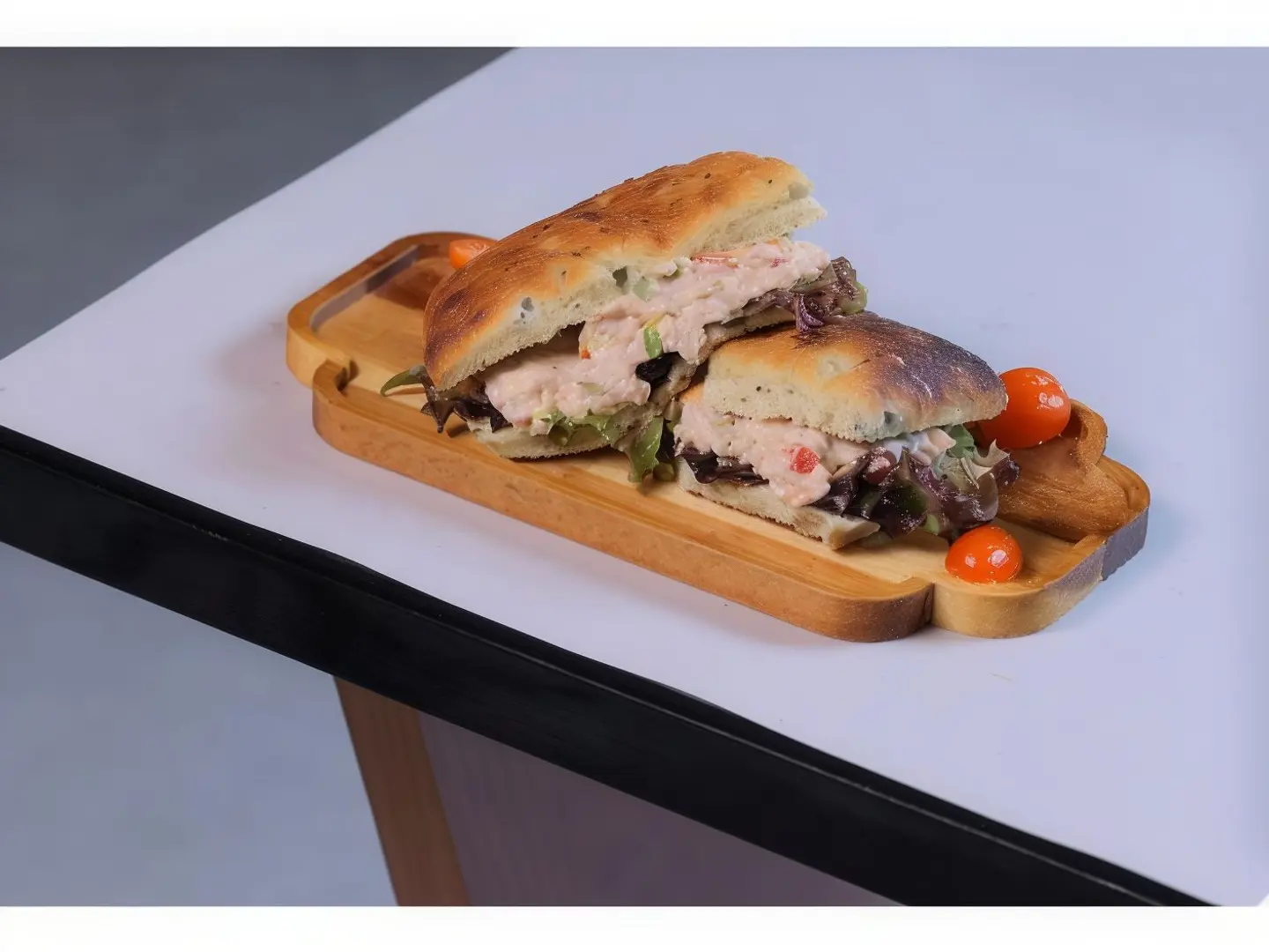 ساندوتش تونة بالمايونيز