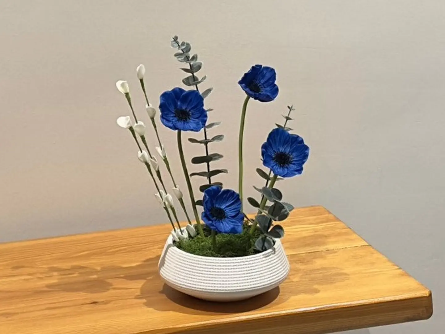 فازة ورد صناعي أزرق