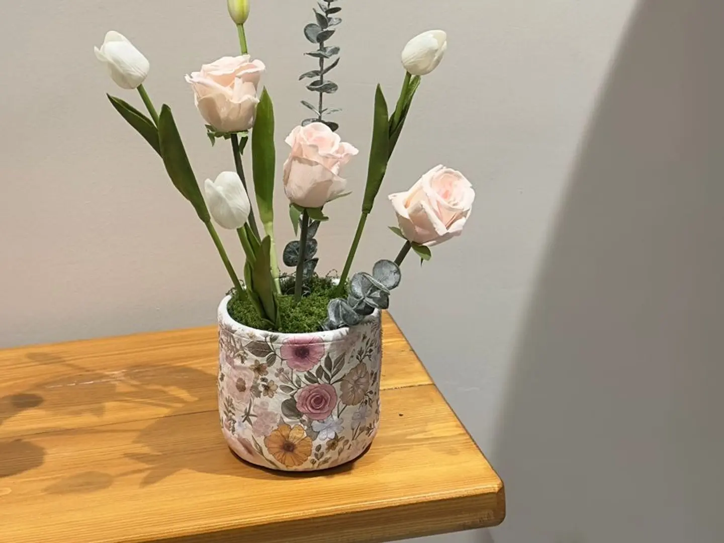 فازة ورد صناعي مكس جوري وتوليب