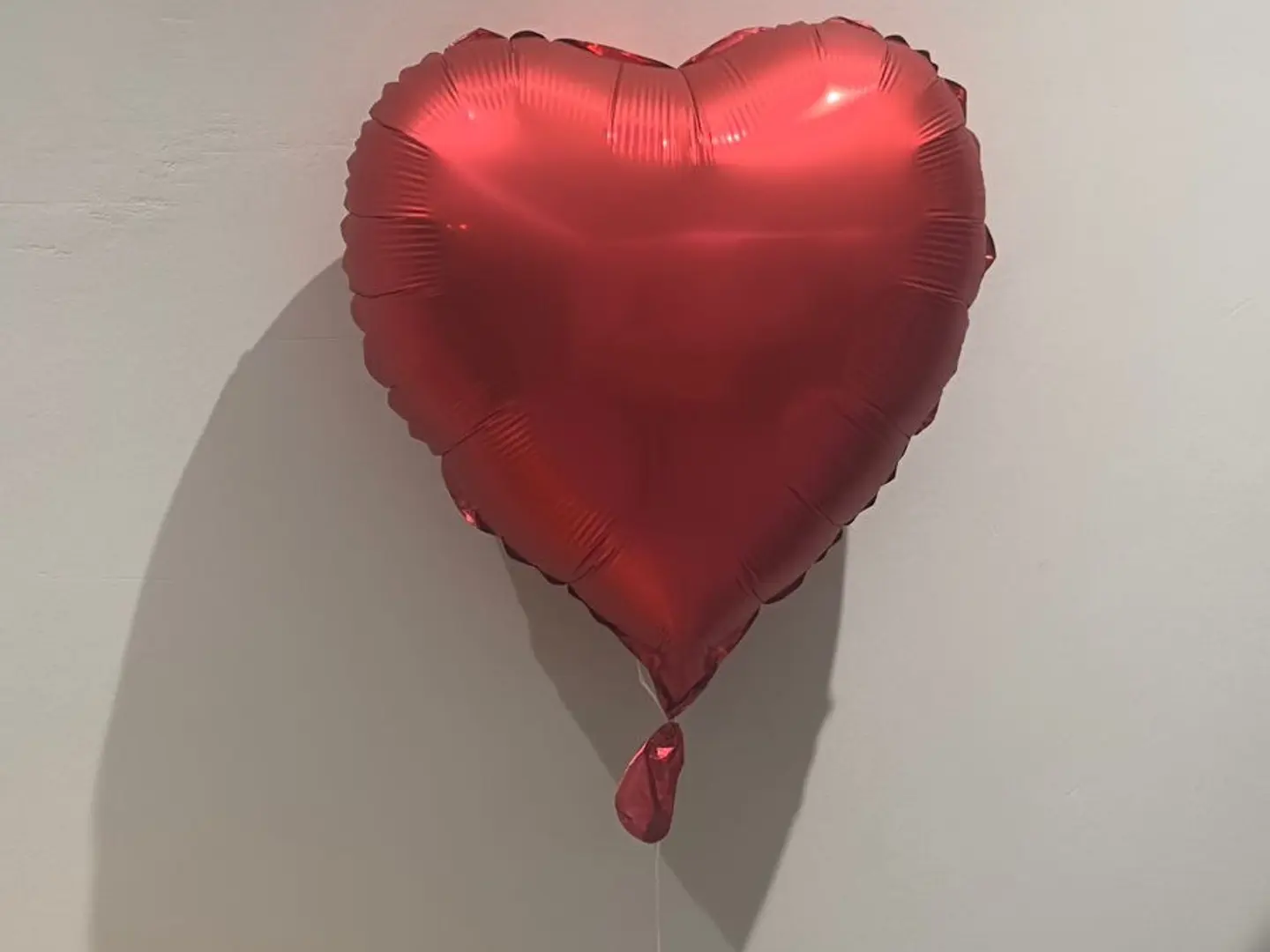 بالون قلب أحمر