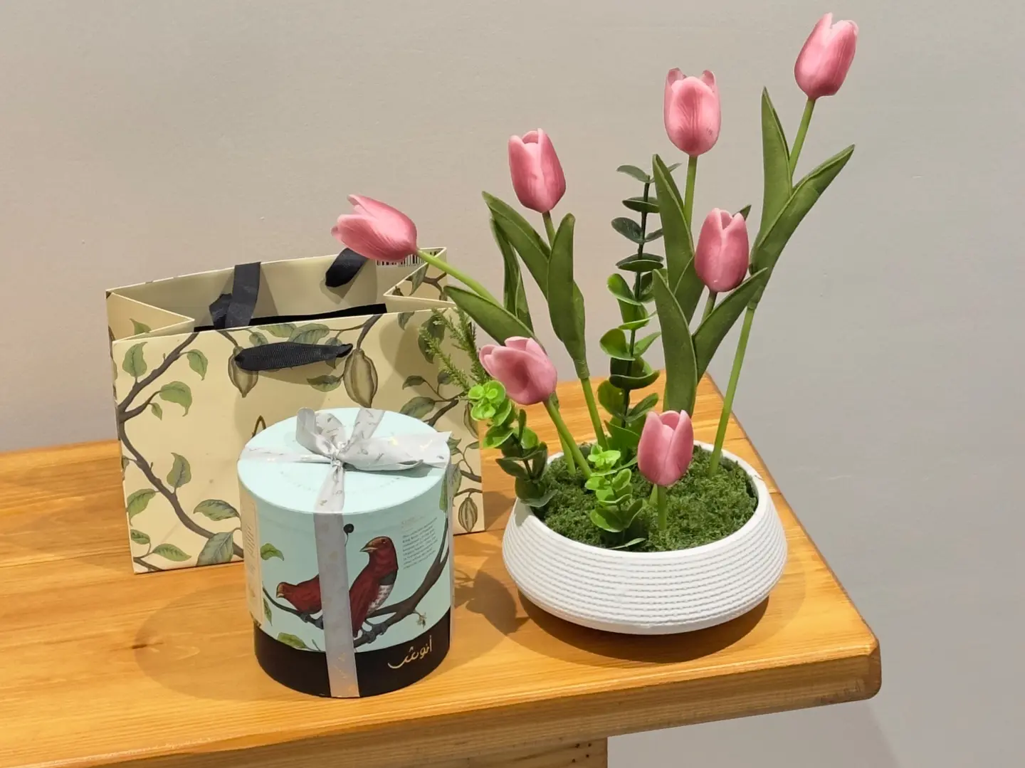 فازة ورد توليب صناعي مع تشوكلت انوش في 01