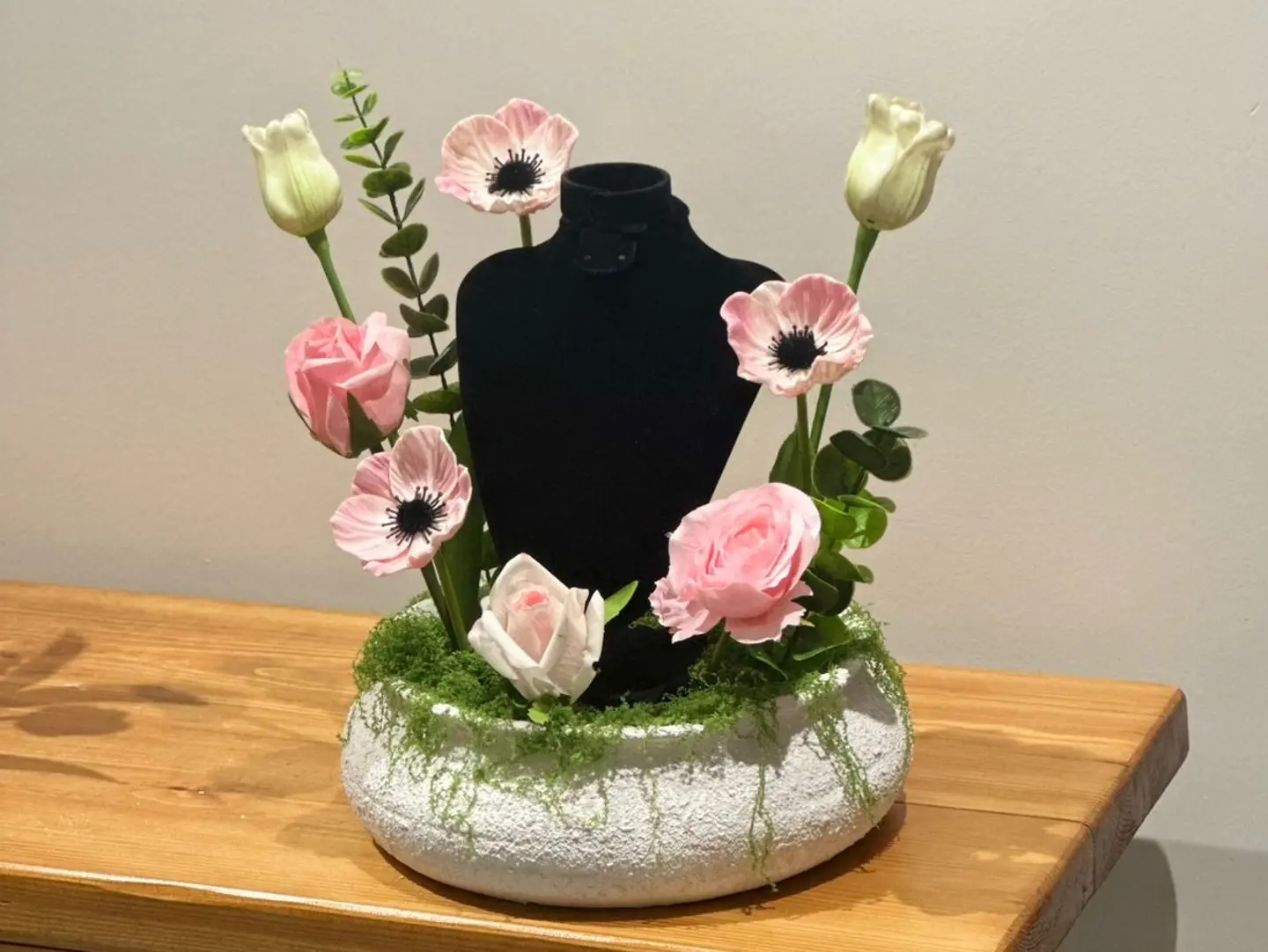 Large Vase With Pink Artificial Board Mannequin 002