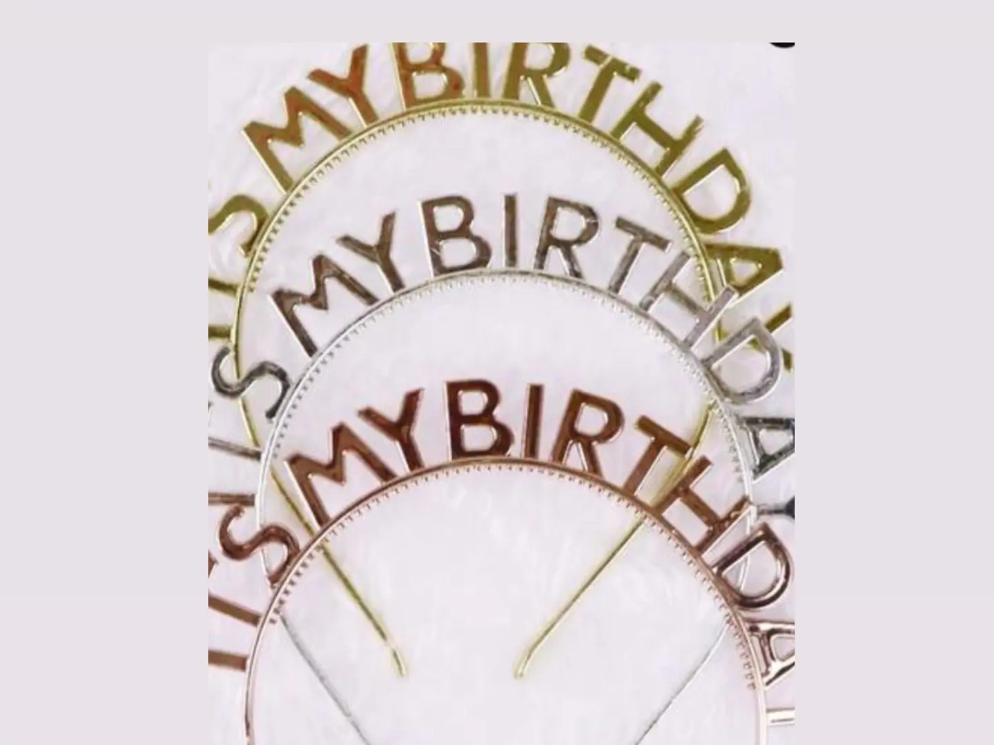 طوق ميلاد عشوائي اللون