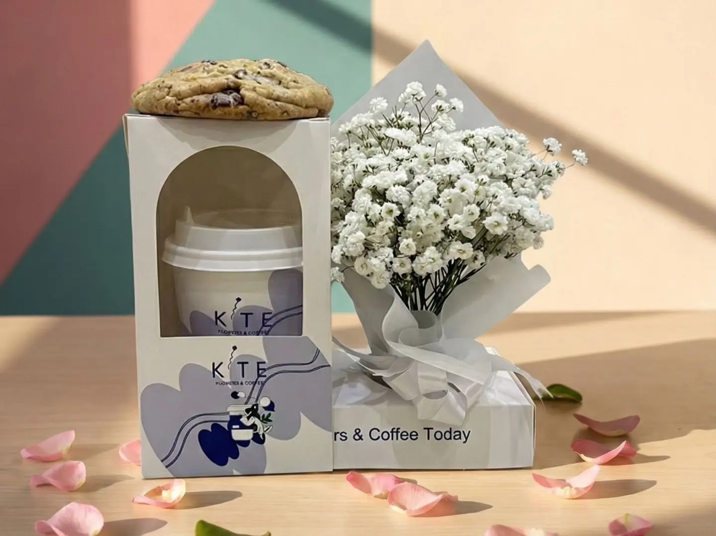 بوكيه جبسو و قهوة مع كوكيز