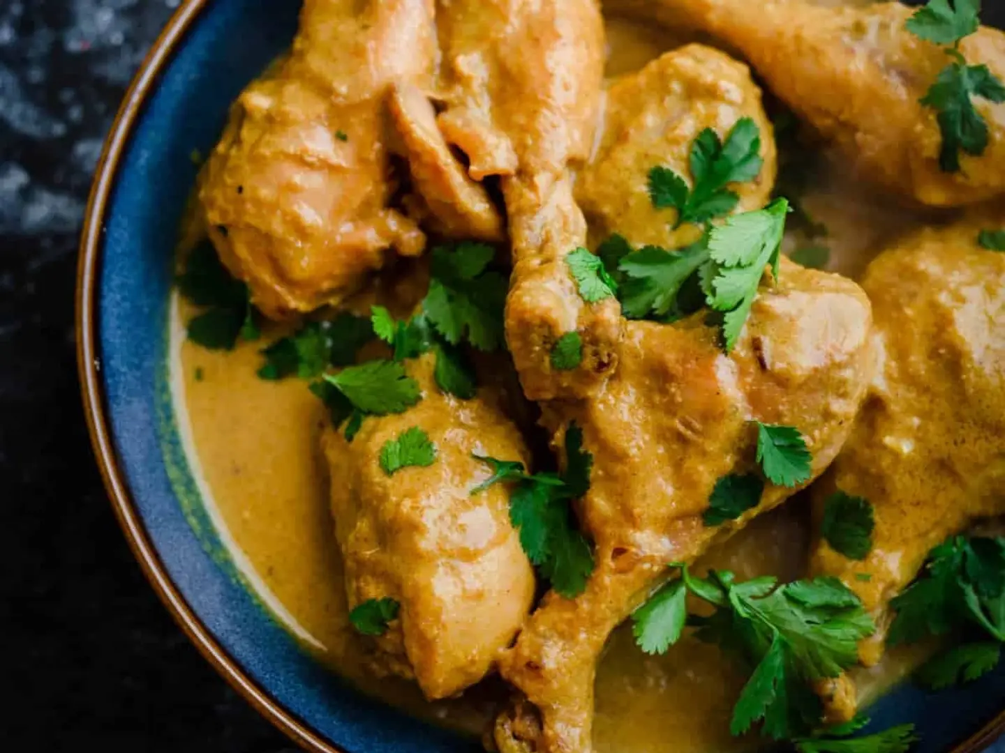 دجاج مغلاي بالصلصة