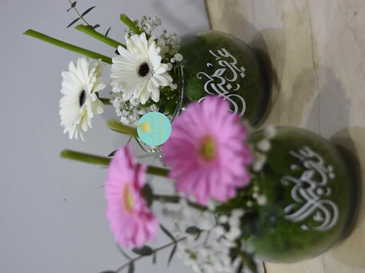 فازة مع تنسيق ورد جيربيرا الجميل