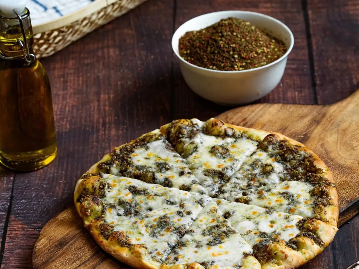 ‏جبن زيتون زعتر