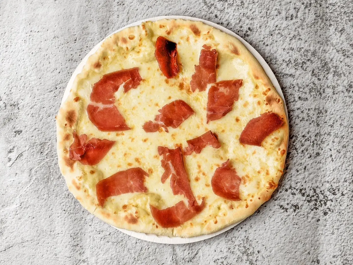 ‏جبنة مع بسطرمة